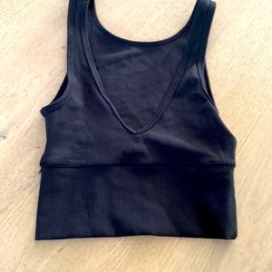 Lululemon power pivot tank size 2. Never worn- too small. Has been washed.